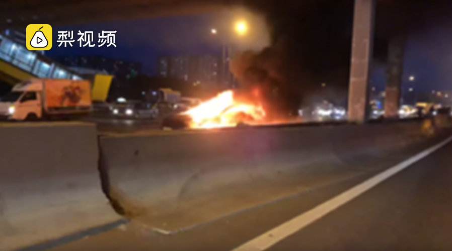 美國特斯拉撞車起火致三死事件深度解析，特斯拉撞車起火事件深度解析，悲劇背后的原因與啟示