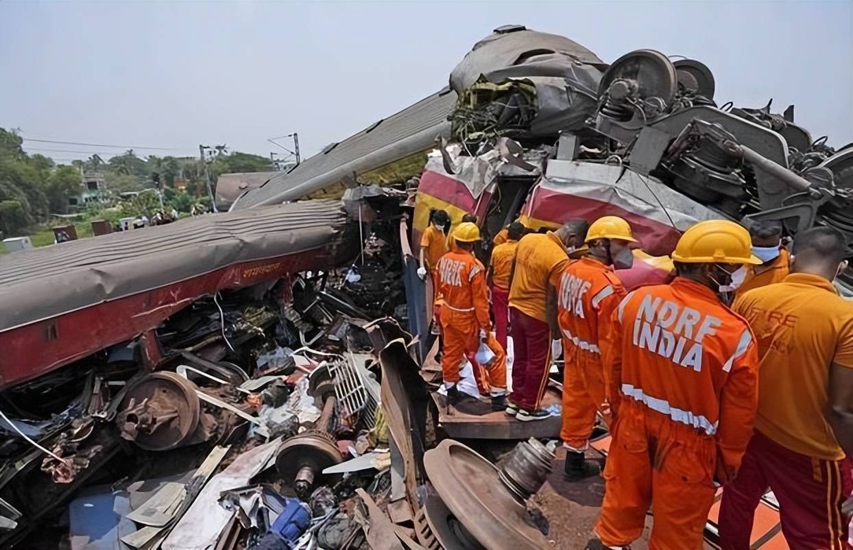 火車脫軌撞車事故頻發(fā)原因深度解析，火車事故頻發(fā)，深度剖析脫軌撞車原因