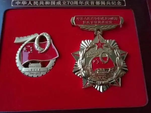 關于紀念章價格，70周年大閱兵紀念章的價值與收藏意義，70周年大閱兵紀念章的價值與收藏意義，深度解析紀念章價格及其紀念意義