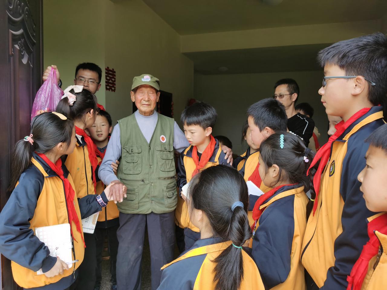 軍校女生真實(shí)感受，榮耀與挑戰(zhàn)并存，軍校女生體驗(yàn)，榮耀與挑戰(zhàn)交織的真實(shí)感受