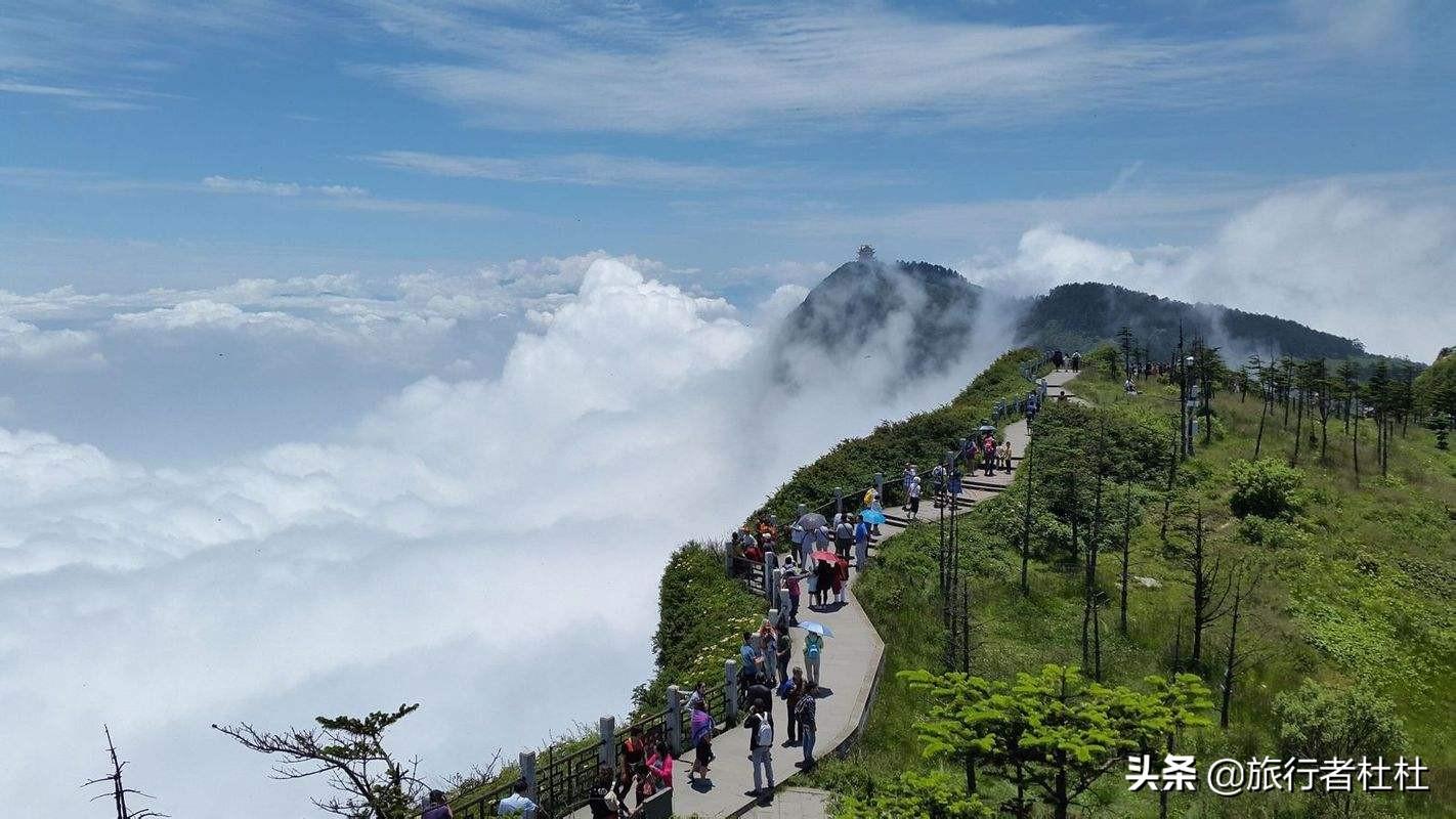 峨眉山，神秘的宗教圣地與哪位菩薩的道場(chǎng)，峨眉山，神秘的宗教圣地與菩薩的道場(chǎng)探秘