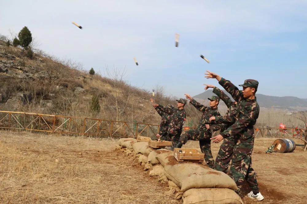 軍事夏令營(yíng)內(nèi)容，體驗(yàn)軍事文化，培養(yǎng)青年領(lǐng)導(dǎo)力，軍事夏令營(yíng)，體驗(yàn)軍事文化，培養(yǎng)青年領(lǐng)導(dǎo)力之旅