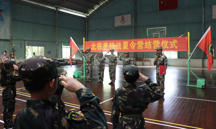 軍事夏令營橫幅標語，錘煉意志，鑄就未來戰士，錘煉意志，軍事夏令營培育未來戰士之星