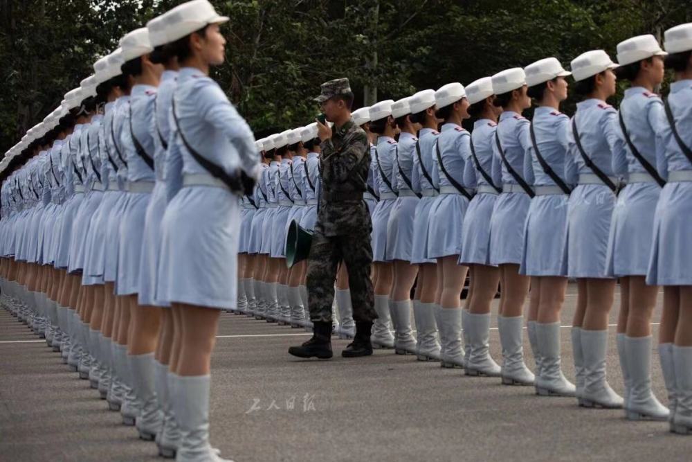 國慶70周年大閱兵女兵方隊視頻，展現巾幗英雄的風采，國慶70周年大閱兵女兵方隊，巾幗英雄的風采展現視頻欣賞