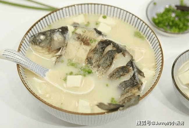 鯽魚湯的正確做法，美味與健康并重，鯽魚湯的烹飪秘訣，美味與健康雙全