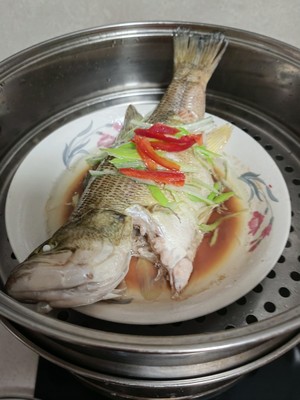 清蒸鱸魚，傳統美味與健康養生的完美結合，清蒸鱸魚，傳統美食與健康養生的完美融合