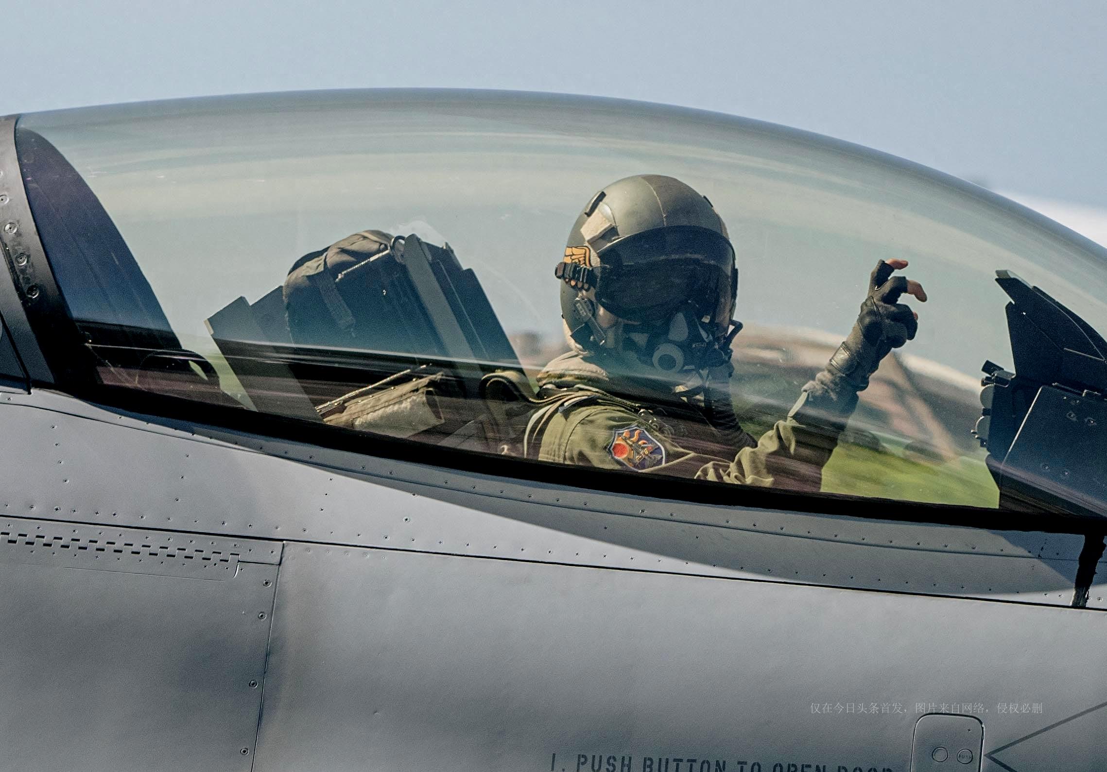 殲-10C與F-16，空中巨人的對(duì)比與解析，殲-10C與F-16，空中巨人的深度對(duì)比與解析