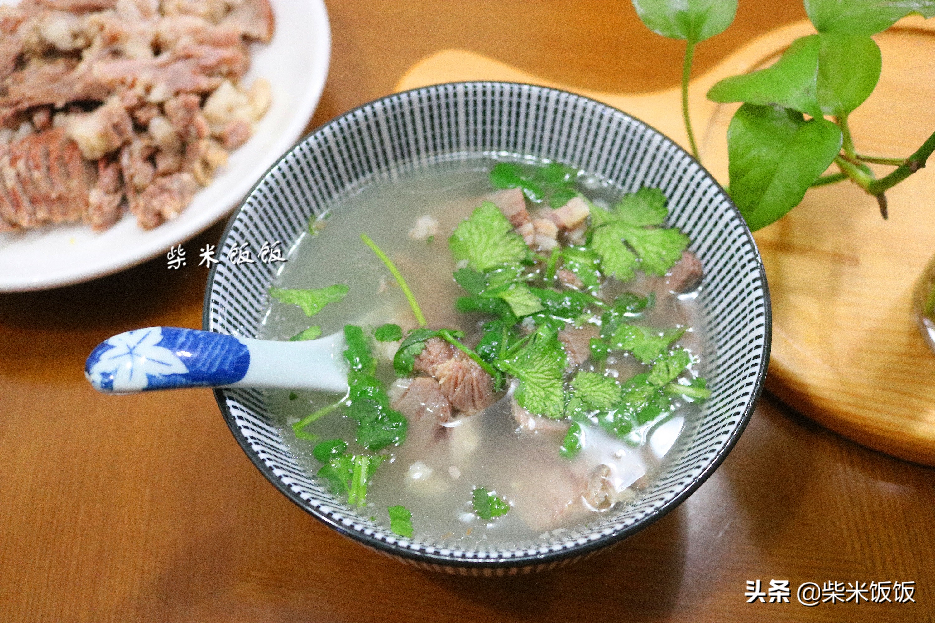 羊肉湯的烹飪方法與獨特風味，羊肉湯，烹飪方法與獨特風味解析